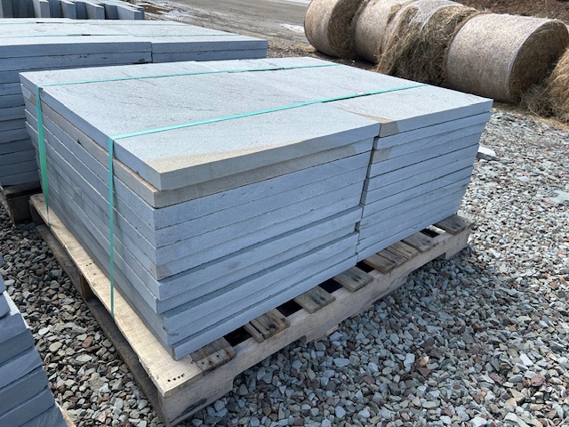 Lot #7: 1 pallet 24"x36"x1.5" Thermal Bluestone Pattern